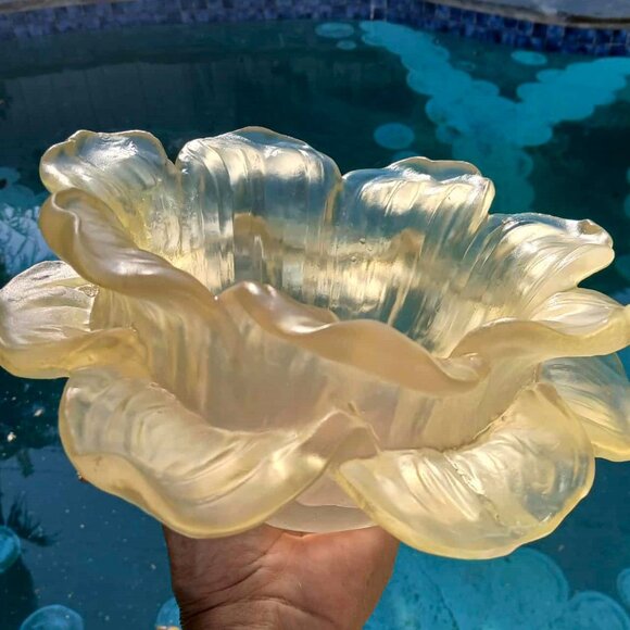 Vintage MCM Dorothy Thorpe Translucent Frosted Lucite Flower Bowl - Picture 3 of 10